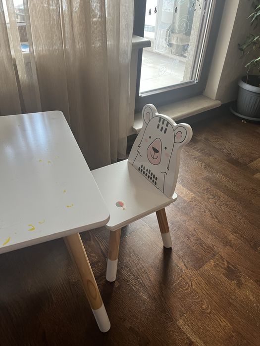 Детска дървена масичка със столчета