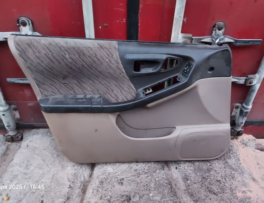 Обшивка двери Субару Форестер SF