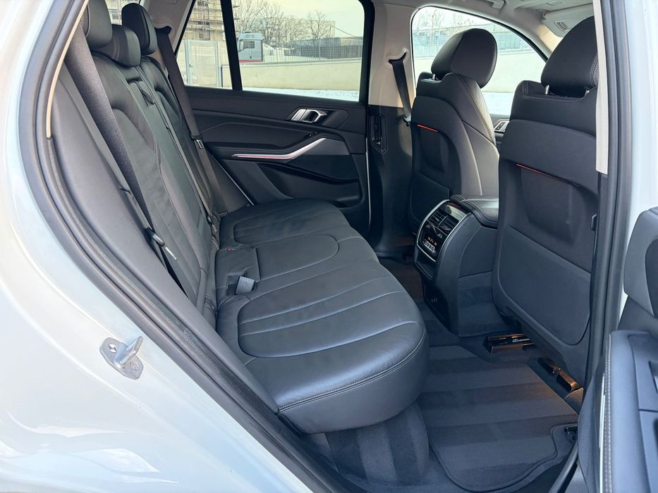 BMW X5 xDrive40i GARANTIE 2 ANI / M Pachet / LED / Perne / Distronic / KeyLes