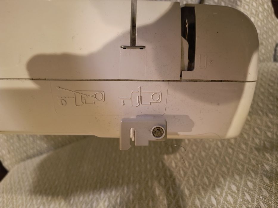 Mașina cusut BROTHER