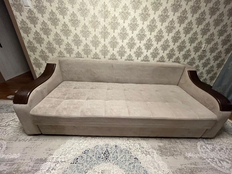 Продам диван в гостиную