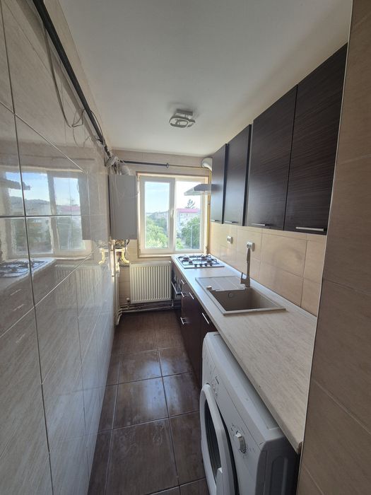 Închiriez apartament 2 camere în Târgoviște M11 et 4/4