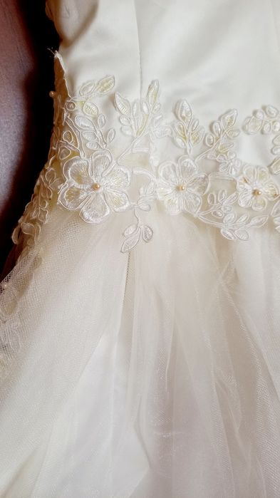 Vând Rochie de mireasă A-line ivory + cadou bolero