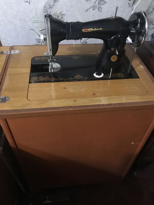 Машинка швейная ножная