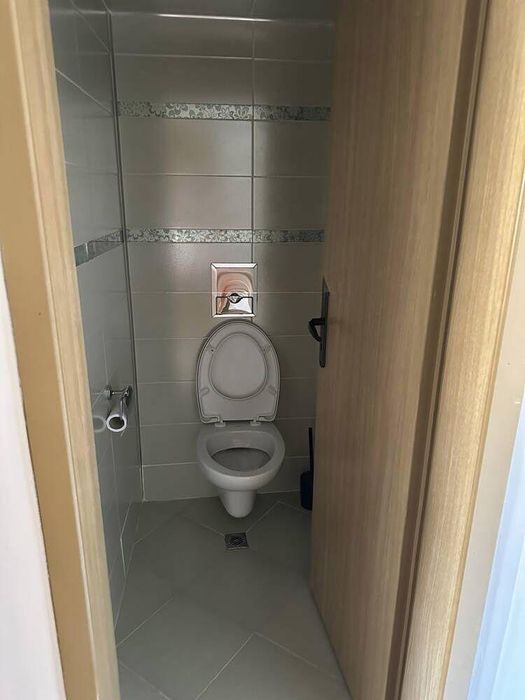 Тристаен, под наем, Център