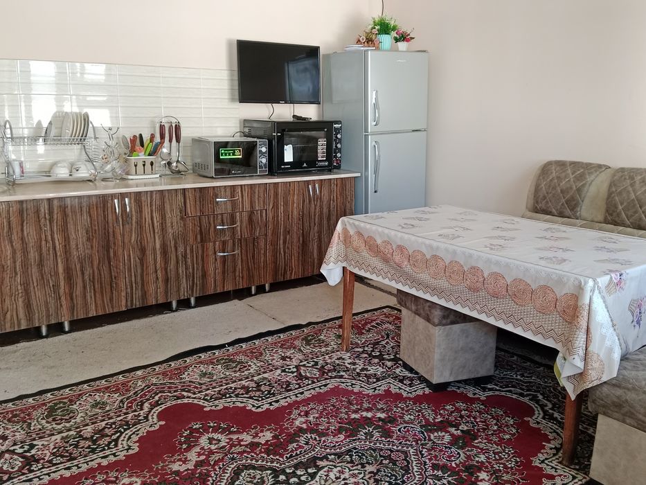 Uy sotiladi shtabda 3 sotiq 6 xona  holati yaxshi  narxii kelishamz