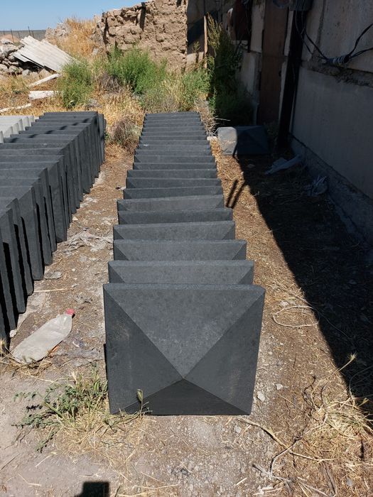 Шляпа козерог шлакоблокқа қоятын