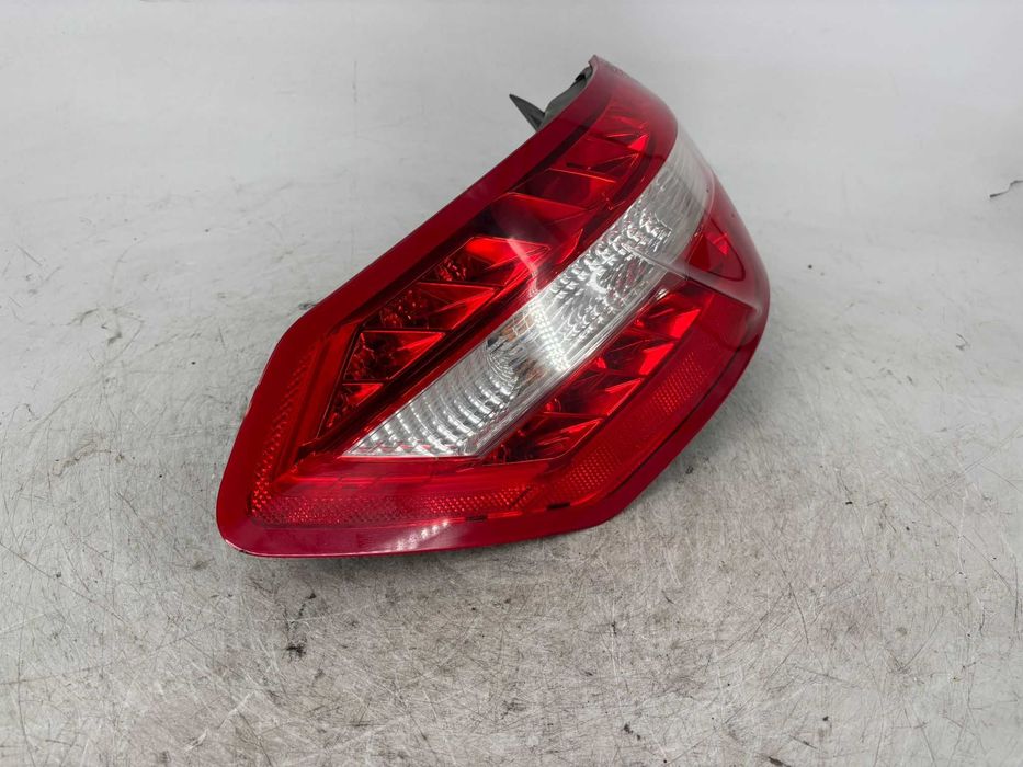 Stop cu led stanga de pe aripa Mercedes E Class an 2011