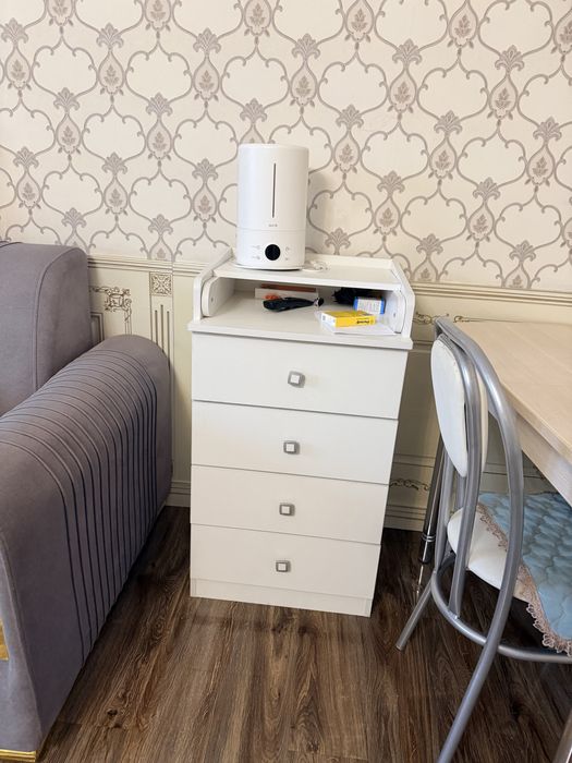 Продается комод, стол и стулья