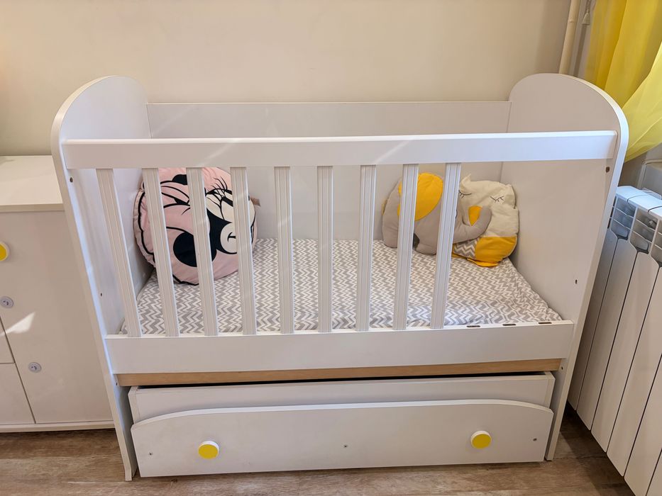 Дървено люлеещо легло/ кошара с чекмедже