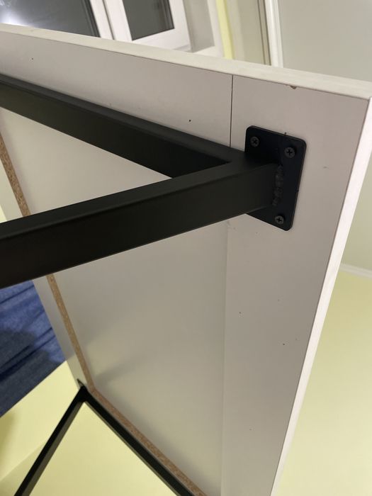 стол новый продам