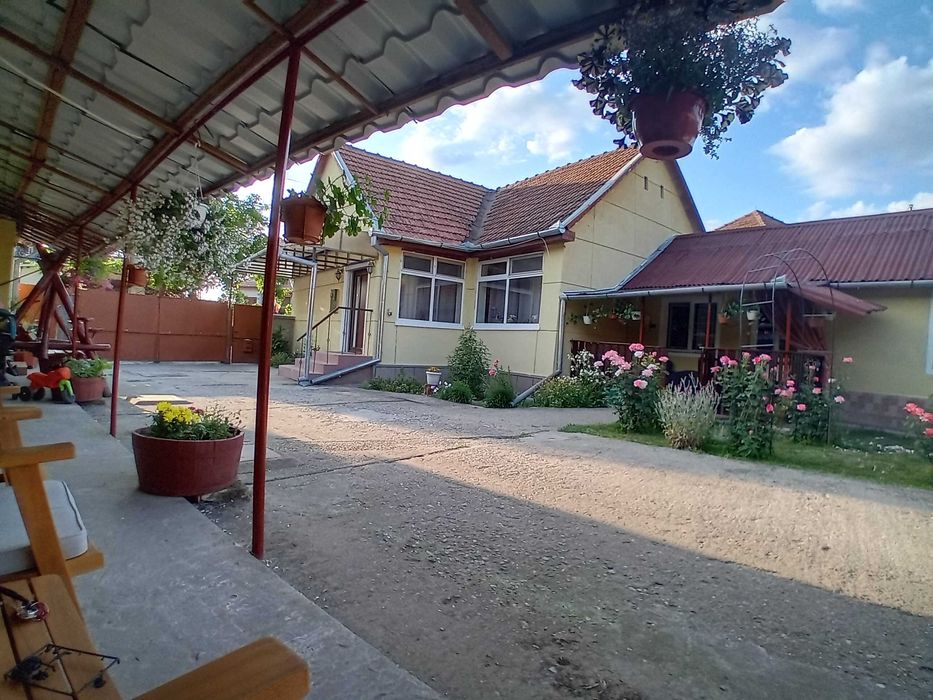 Vand casa in Vețel !