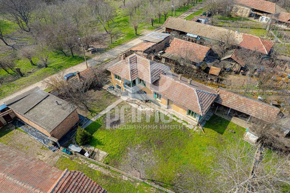 Къща в с. Ресен, с кладенец в близост до р. Негованка