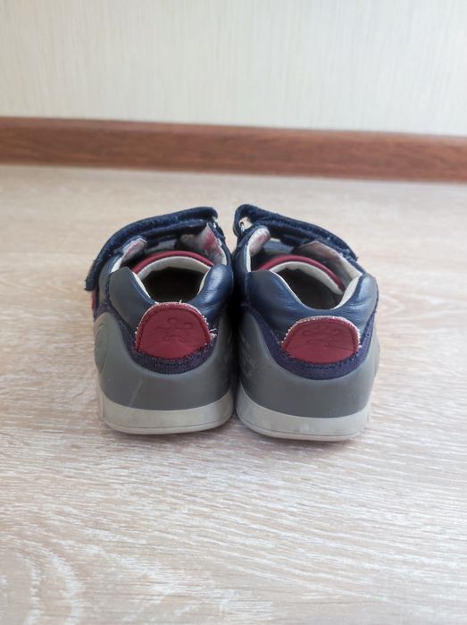 Кроссовки biomecanics 23