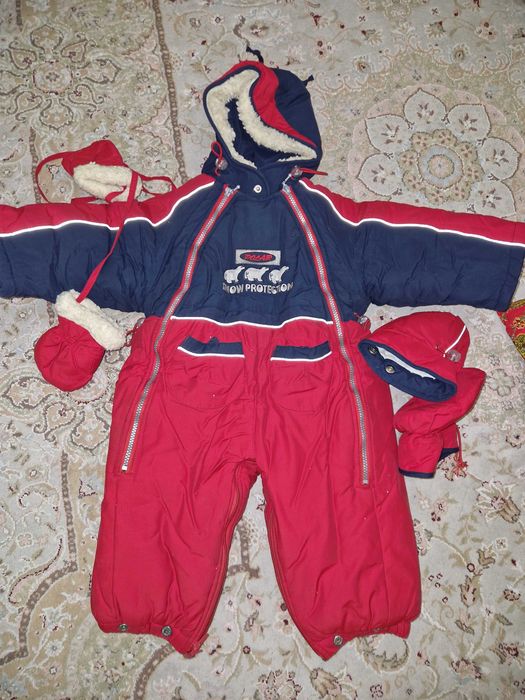 продам зимний комбинезон для годовалого ребенка
