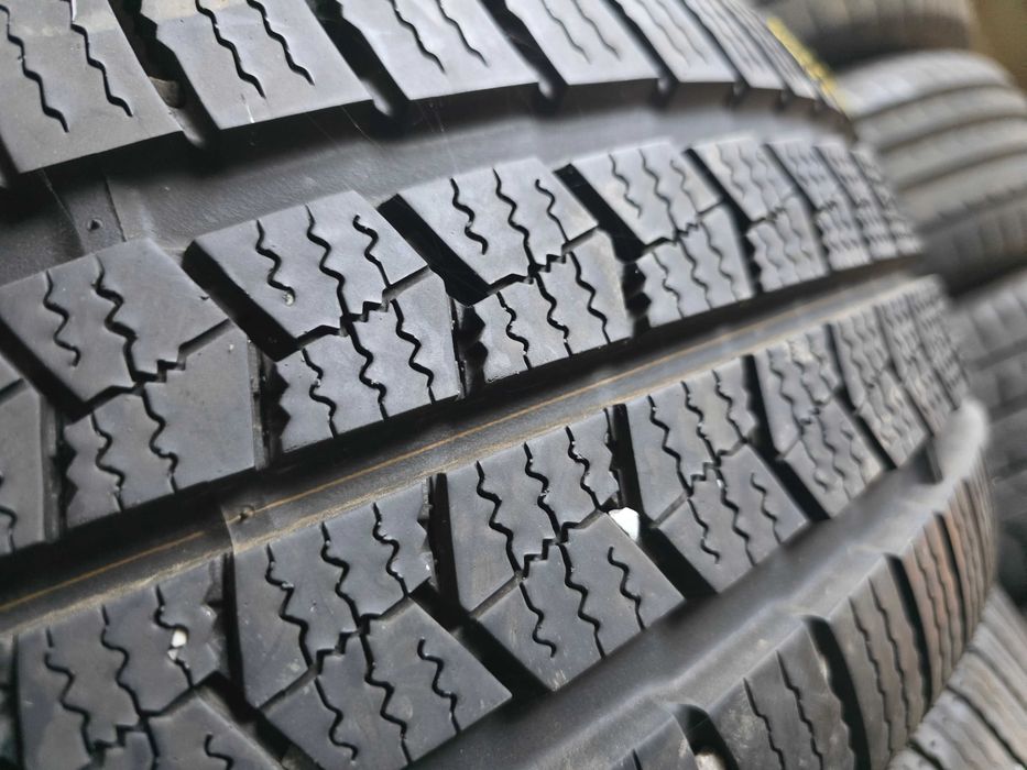 2бр Зимни гуми за бус 225 65 16 С - Nexen