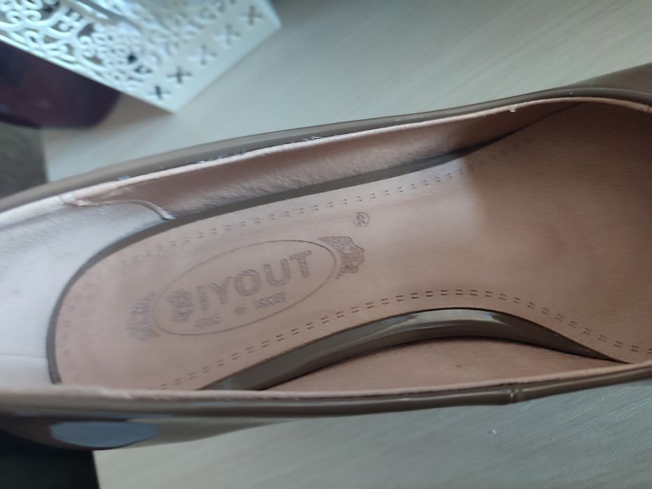 Продам женские туфли