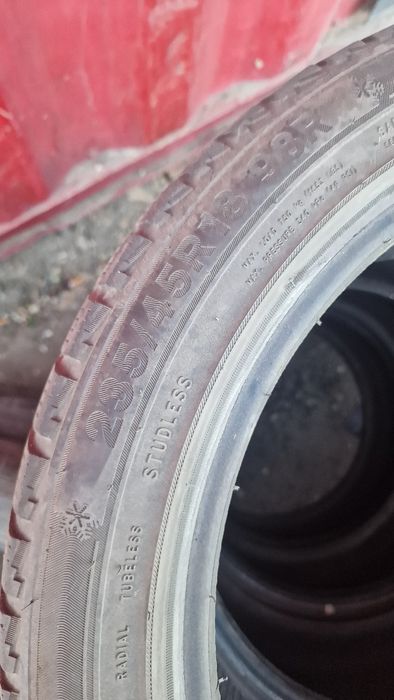 Продам комплект шин 235-45 r18