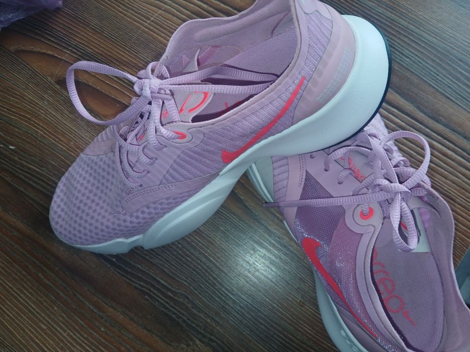 Продам новые кроссовки