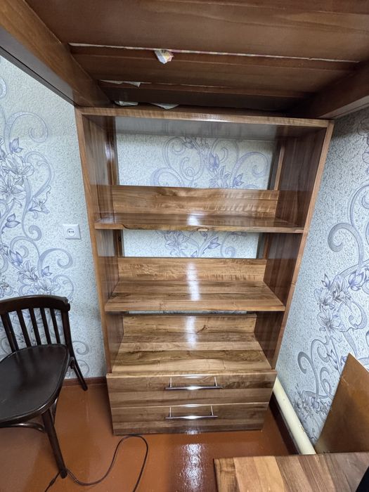 Продаю двух яросную кровать из чистого дерево орех