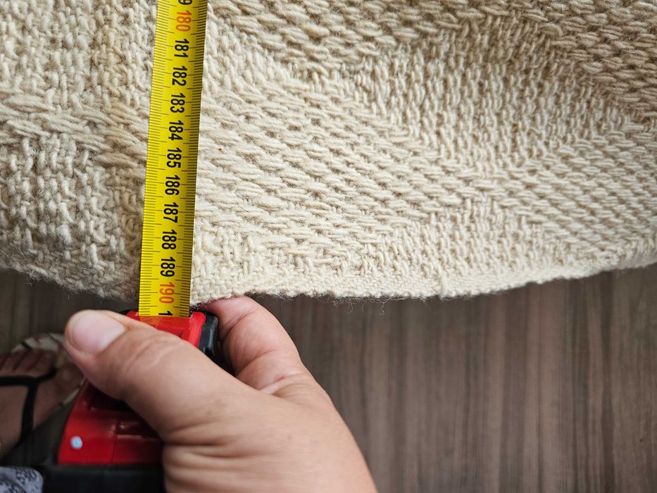 Вълнено шалте за легло