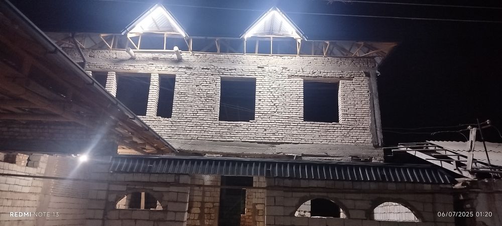 Karmana 2 qavatli uy.