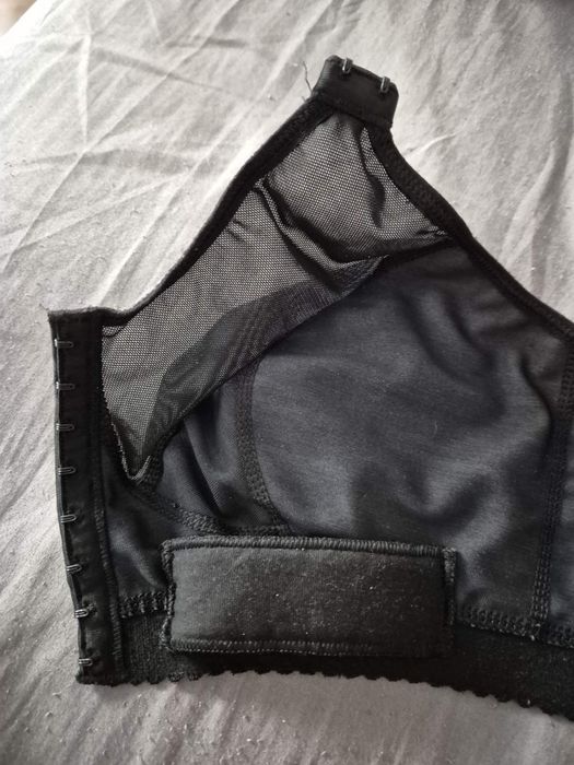 След оперативен, компресивен сутиен