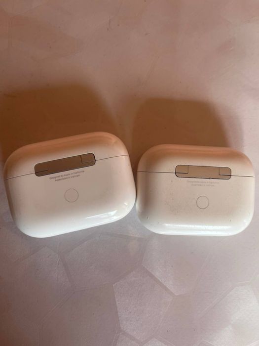 Продам Кейсы от Оригинальных наушников  Airpods Pro