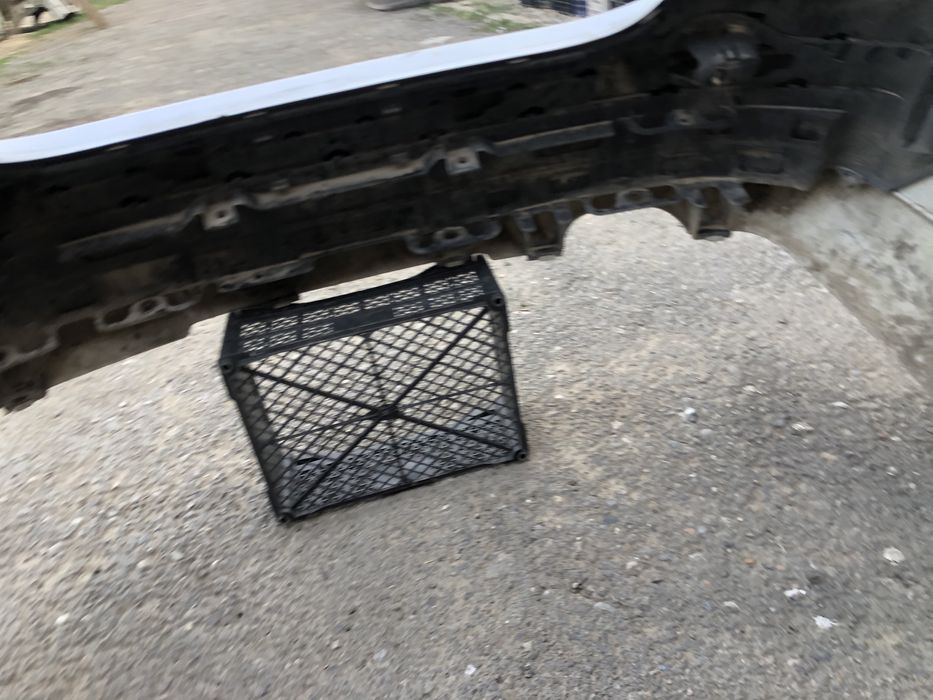 Задний бампер на w203 мерседес.