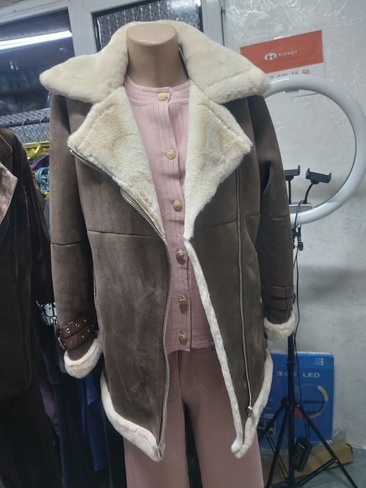 Дубленка новая, красивая.