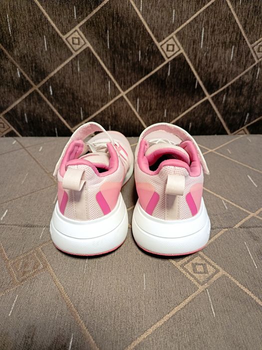 Adidași.   Adidas