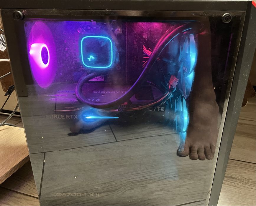 Геймърски компютър (само кутията) Водно охлаждане