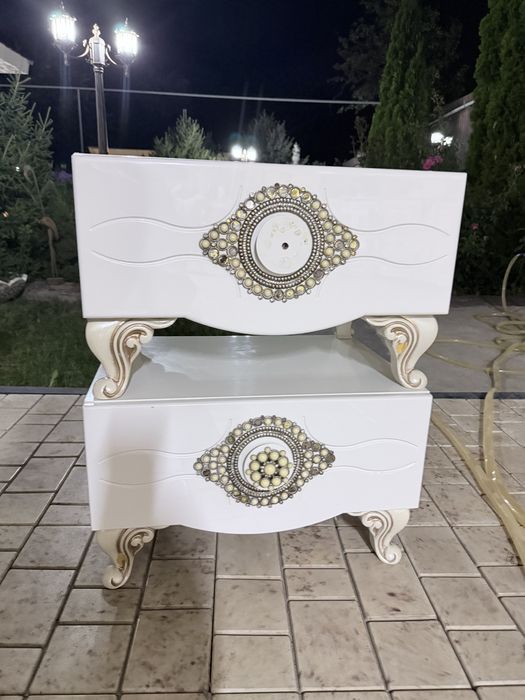 Продам пару тумбочек