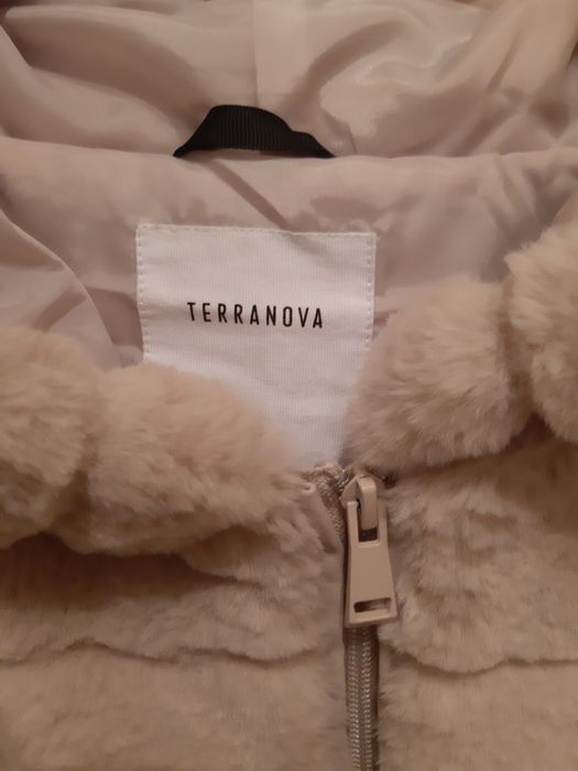Бежаво пухкаво яке