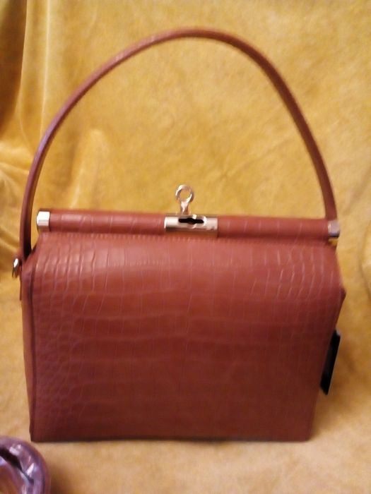 Poșetă femei tip croco, Nouă