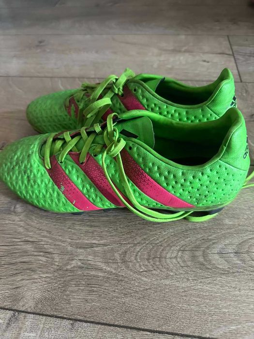 Футболни бутонки адидас