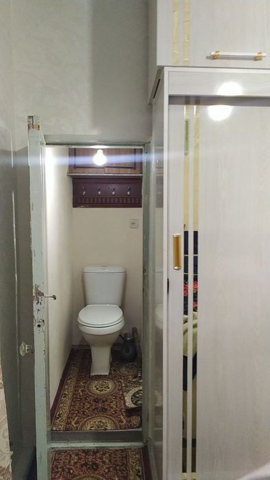 Uy sotiladi. Yakkasaroy