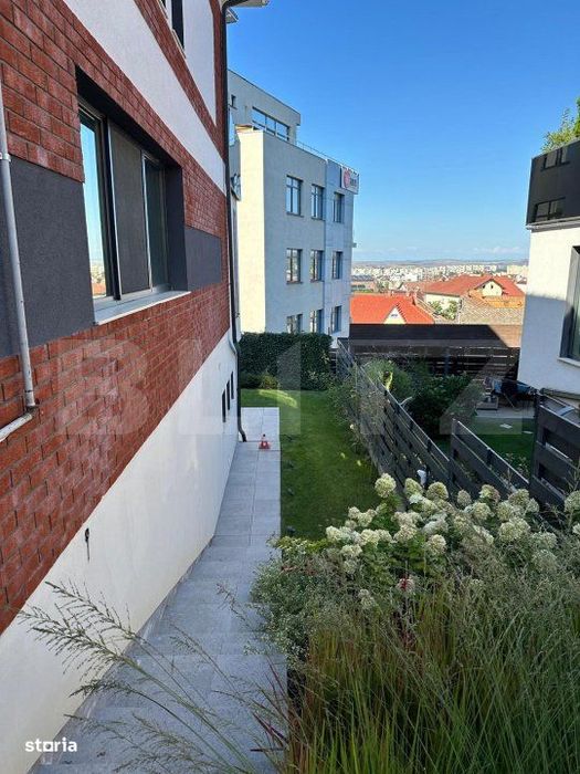 Casa cu 4 camere, 145 mp, zona Andrei Muresanu