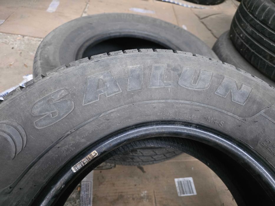 2бр Летни гуми за бус 225 70 15 С - Sailun