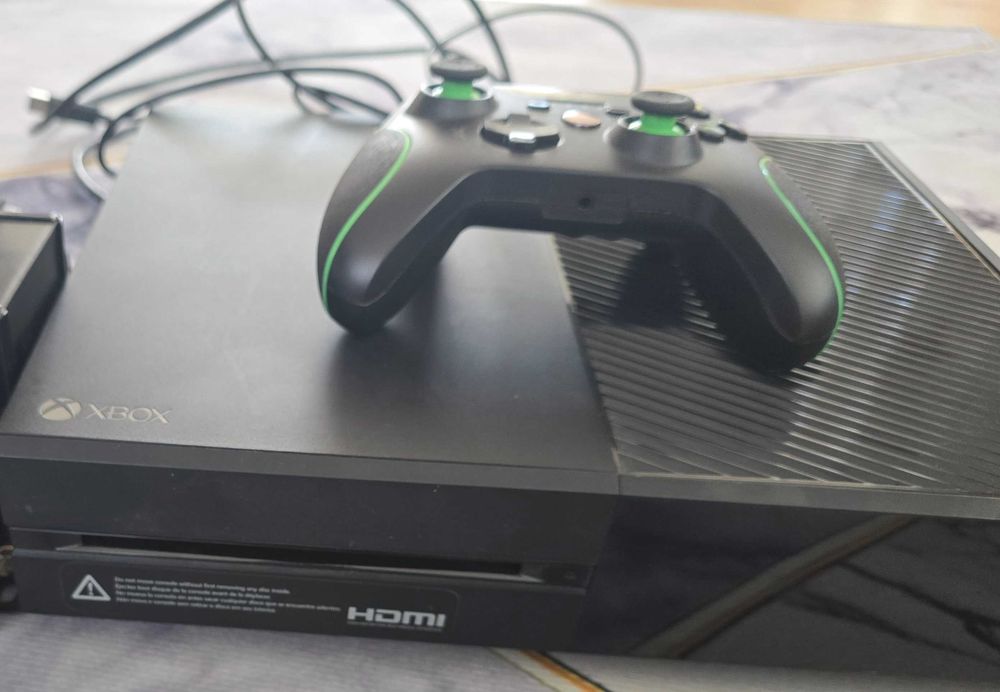 Vând un lot complet Xbox One 500gb SUA cu 11 jocuri