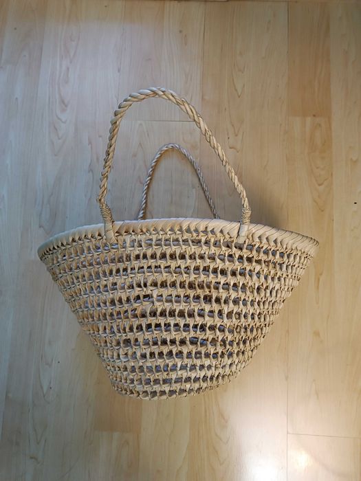Кошница плетена и гъвкава, от лико
