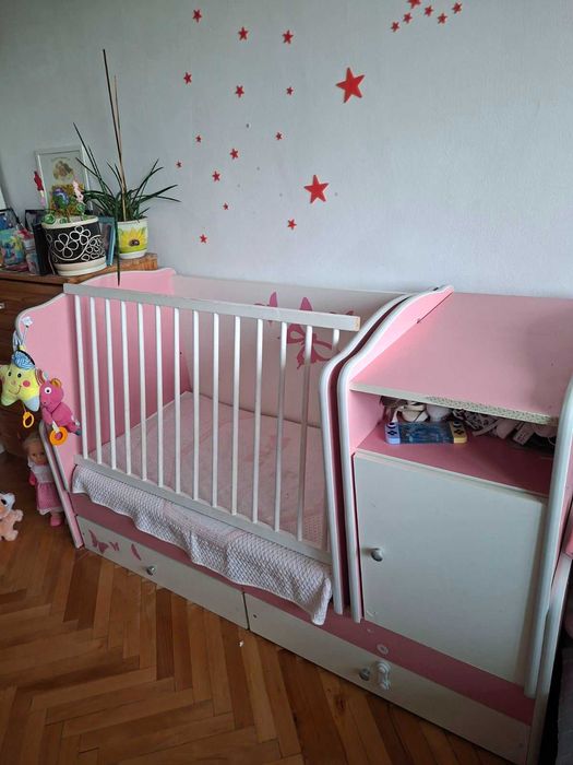 Детско легло с люлка, чекмеджета, шкаф, повивалник с опция за бюро