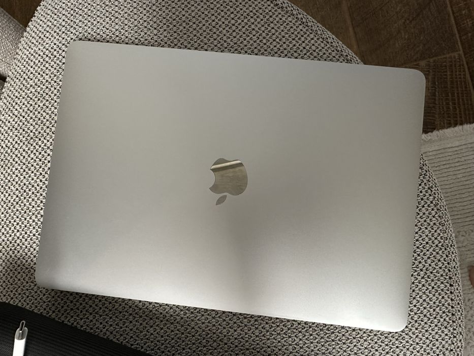Продам Macbook Pro