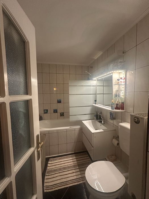 Vand apartament mobilat cu 3 camere, 2 bai, 65 mp, bloc PB, zona Decebal