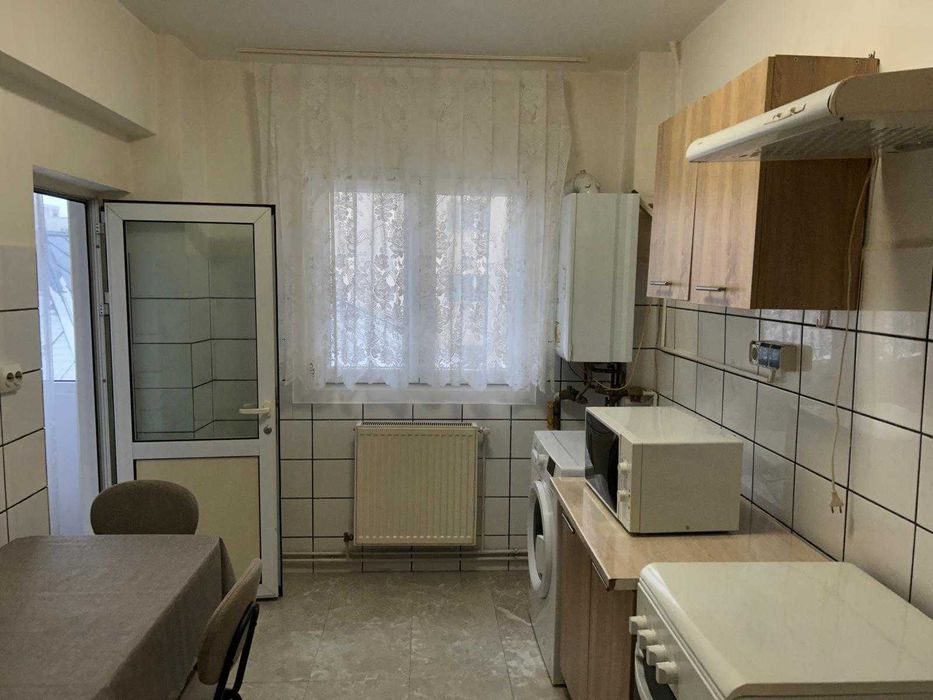 De inchirat apartament cu 2 camere zona centrala