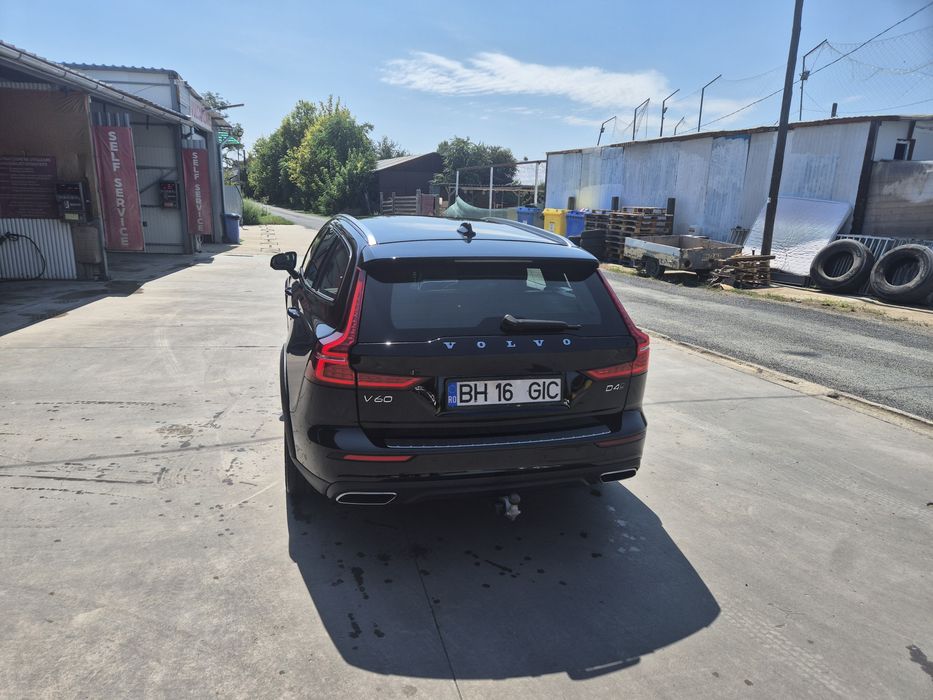Volvo v60 county cross  2.0 d  196 cp