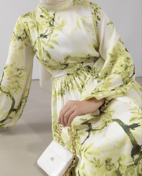 Вечернее яркое платье