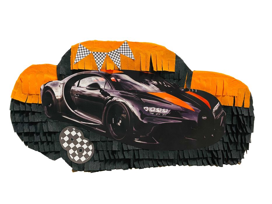 Пинята със състезателна кола