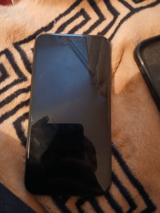 Продам айфон 11 срочно