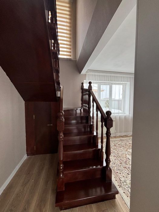 Продается двух этажный дом